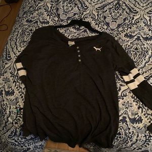 VS long sleeve crew tee size Medium